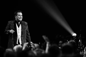 01-bw-Juan-Gabriel-2009-latin-grammy-billboard-1548
