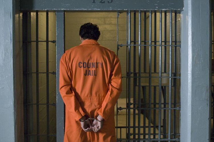 prisoner-leaving-prison
