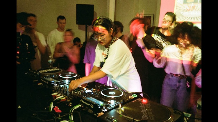 yaeji-boiler-room-new-york-dj-set-4t649hembia