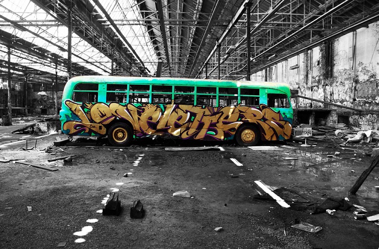 graffiti-street-art-the-magic-bus-best-picture-01