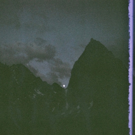 a2017891831_10