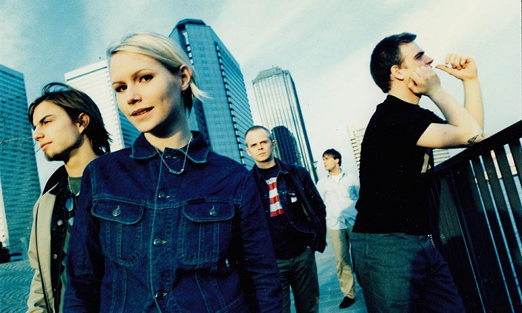 cardigans-press-photo-3-credit-martin-bogren-web-optimised-1000